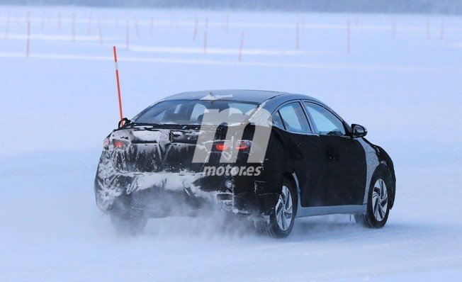 Hyundai Elantra 2019 - foto espía posterior Hyundai Elantra 2019 - foto espía posterior
