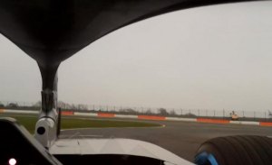 Vuelta 'on board' de Bottas con el halo en el Mercedes W09