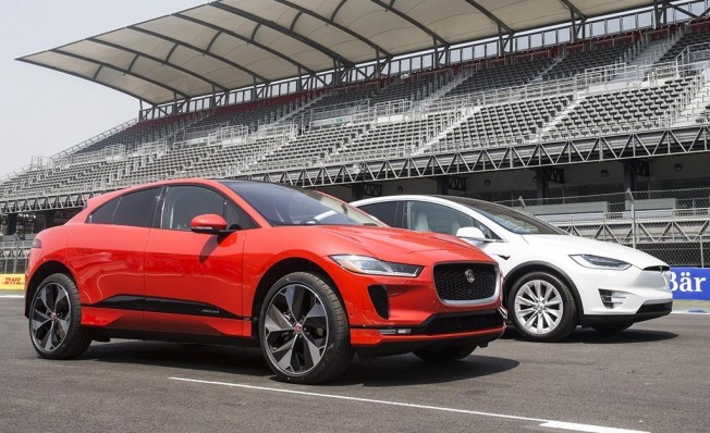 Jaguar I-Pace vs Tesla Model X Jaguar I-Pace vs Tesla Model X