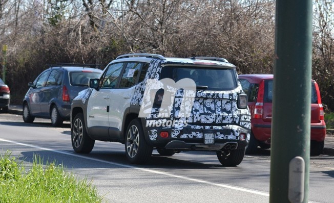 Jeep Renegade 2019 - foto espía posterior Jeep Renegade 2019 - foto espía posterior