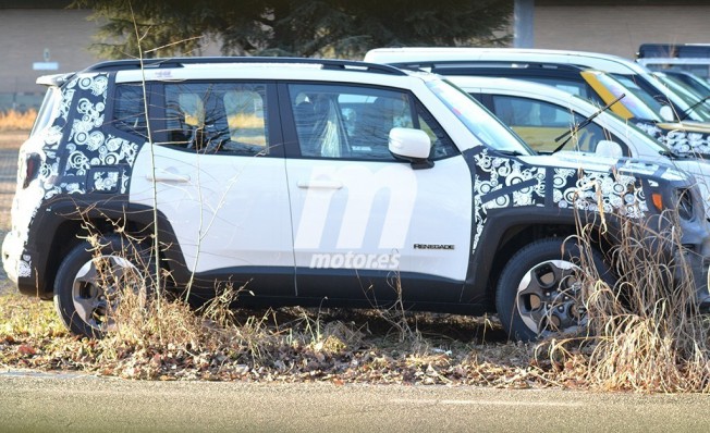 Jeep Renegade 2019 - foto espía lateral Jeep Renegade 2019 - foto espía lateral