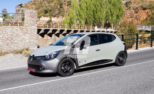 Renault Clio 2019 - foto espía Renault Clio 2019 - foto espía