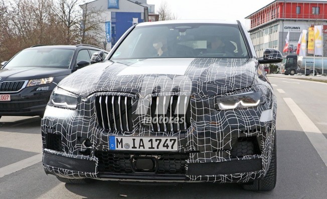 BMW X5 M 2019 - foto espía frontal BMW X5 M 2019 - foto espía frontal