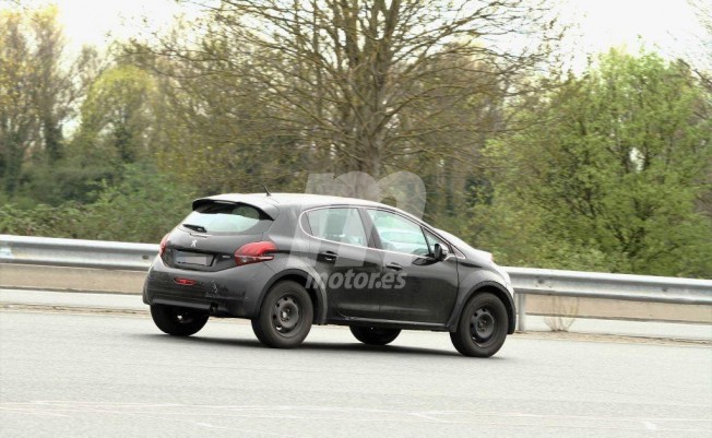 Peugeot 2008 2020 - foto espía Peugeot 2008 2020 - foto espía
