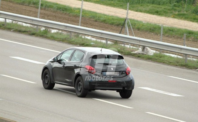 Peugeot 2008 2020 - foto espía Peugeot 2008 2020 - foto espía
