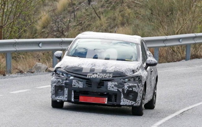 Renault Clio 2019 - foto espía frontal Renault Clio 2019 - foto espía frontal
