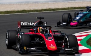 Aitken consigue una cómoda victoria en Barcelona; Merhi abandona