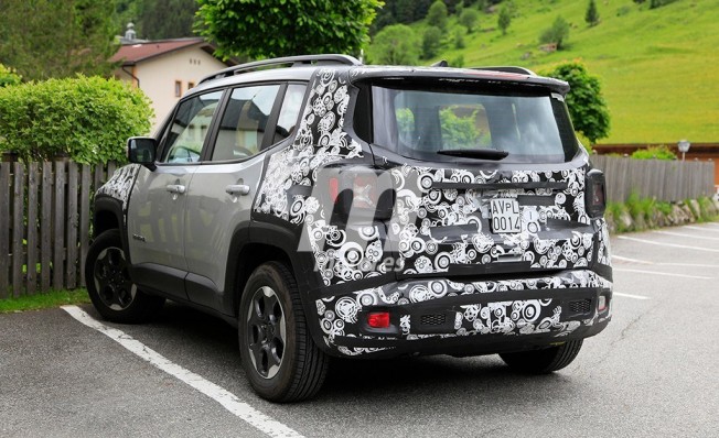 Jeep Renegade 2019 - foto espía posterior Jeep Renegade 2019 - foto espía posterior