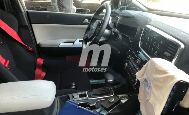 Kia Sportage 2019 - foto espía interior Kia Sportage 2019 - foto espía interior