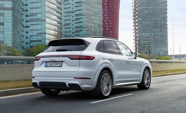 Porsche Cayenne E-Hybrid 2018 - posterior Porsche Cayenne E-Hybrid 2018 - posterior