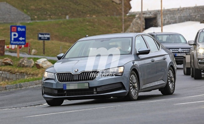 Skoda Superb 2019 - foto espía Skoda Superb 2019 - foto espía