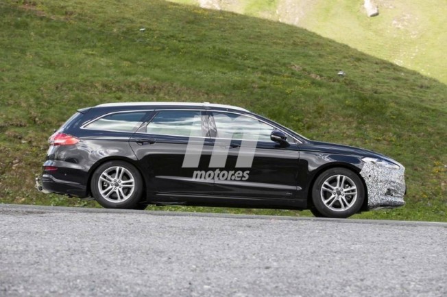 Ford Mondeo SportBreak 2019 - foto espía lateral Ford Mondeo SportBreak 2019 - foto espía lateral