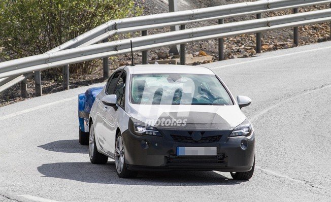 Opel Astra 2019 - foto espía frontal Opel Astra 2019 - foto espía frontal