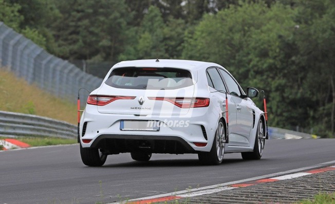 Renault Mégane RS Trophy 2019 - foto espía posterior Renault Mégane RS Trophy 2019 - foto espía posterior