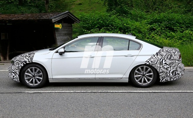 Volkswagen Passat 2019 - foto espía lateral Volkswagen Passat 2019 - foto espía lateral