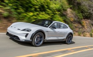 Porsche ya trabaja en el Taycan Cross Turismo que llegará en 2021