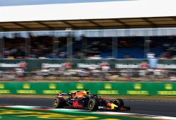 Sólo Red Bull pasa fácil la curva 1 con DRS: "Es un riesgo innecesario", dice Hamilton