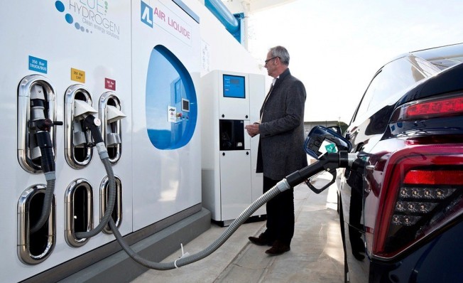 Repostaje de un Toyota Mirai Repostaje de un Toyota Mirai