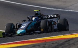 Balsámico triunfo de Latifi; Norris aprieta la pelea por el título