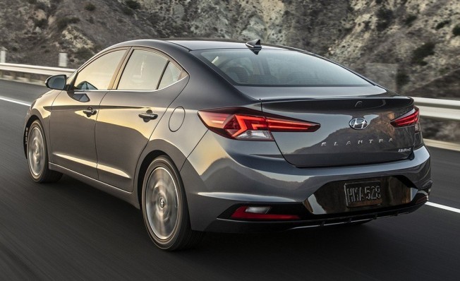 Hyundai Elantra 2019 - posterior Hyundai Elantra 2019 - posterior