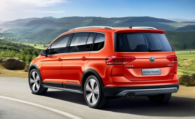 Volkswagen Cross Touran L - posterior Volkswagen Cross Touran L - posterior