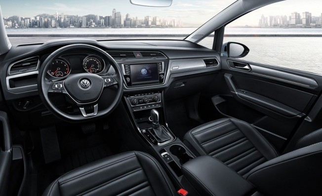 Volkswagen Cross Touran L - interior Volkswagen Cross Touran L - interior