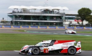 Buemi hace de héroe y mantiene el pleno del Toyota de Alonso en el WEC