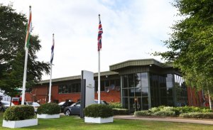 Force India apunta a McLaren y planea renovar sus instalaciones