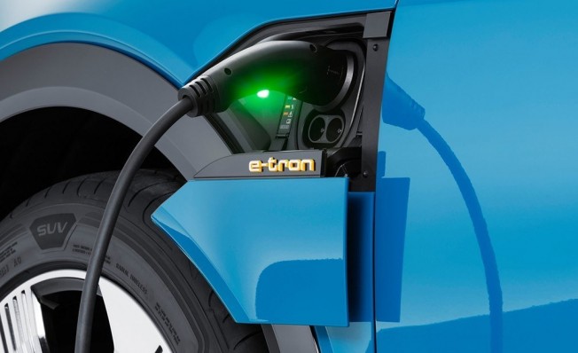 Audi e-tron - toma de carga Audi e-tron - toma de carga