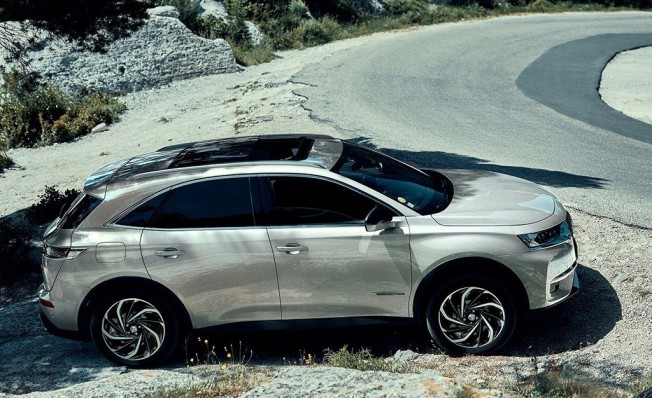 DS 7 Crossback E-Tense 4x4 - lateral DS 7 Crossback E-Tense 4x4 - lateral