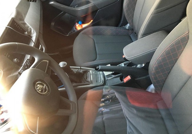Skoda Spaceback 2019 - foto espía interior Skoda Spaceback 2019 - foto espía interior