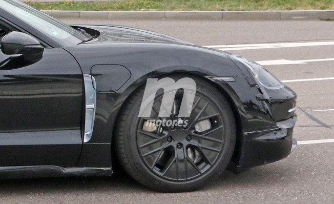 Porsche Taycan 2020 - foto espía llanta Porsche Taycan 2020 - foto espía llanta