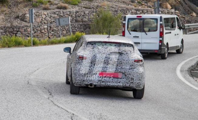 Renault Clio 2019 - foto espía posterior Renault Clio 2019 - foto espía posterior
