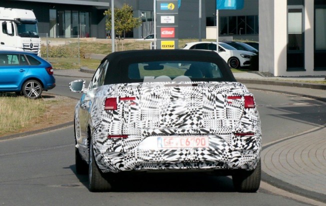 Volkswagen T-Roc Cabrio 2020 - foto espía posterior Volkswagen T-Roc Cabrio 2020 - foto espía posterior