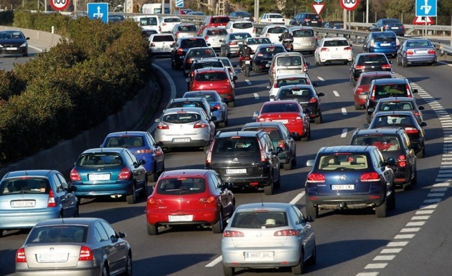 El Gobierno quiere prohibir la venta de coches diésel, gasolina e híbridos en España El Gobierno quiere prohibir la venta de coches diésel, gasolina e híbridos en España
