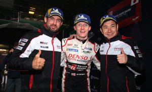Los pilotos del Toyota #7 aprietan el WEC en Shanghái