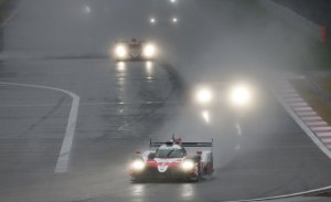 El Toyota #7 se impone al #8 en la caótica última carrera de 2018 del WEC