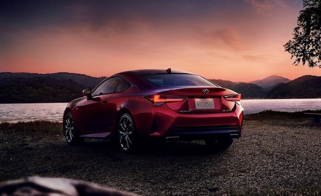 Lexus RC 300h 2019 - posterior Lexus RC 300h 2019 - posterior