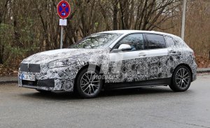 El nuevo BMW Serie 1 nos muestra sus ópticas y llantas definitivas