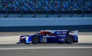 El Nissan #54 se lleva los libres nocturnos de Daytona a los que Alonso no sale