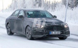 El nuevo Mercedes Clase E 2020 muestra con más detalle sus nuevas ópticas