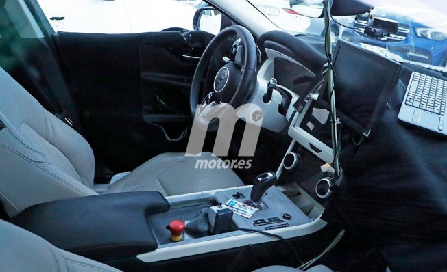 Jaguar XE 2019 - foto espía interior Jaguar XE 2019 - foto espía interior