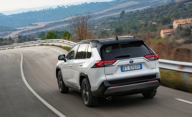 Toyota RAV4 Hybrid 2019 - posterior Toyota RAV4 Hybrid 2019 - posterior