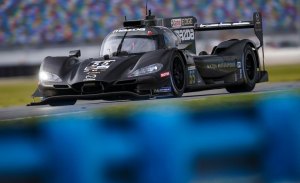 Mazda domina el ensayo nocturno de Daytona, con Fernando Alonso 6º
