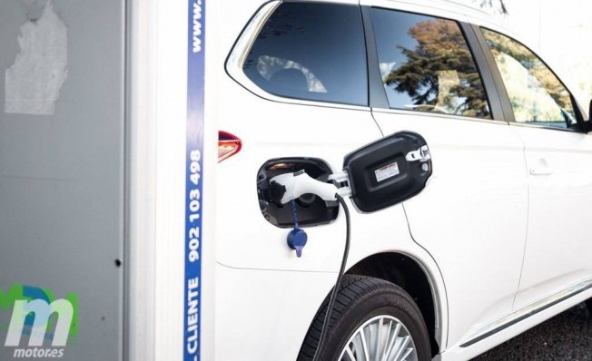Mitsubishi Outlander PHEV 2019 - posterior Mitsubishi Outlander PHEV 2019 - posterior