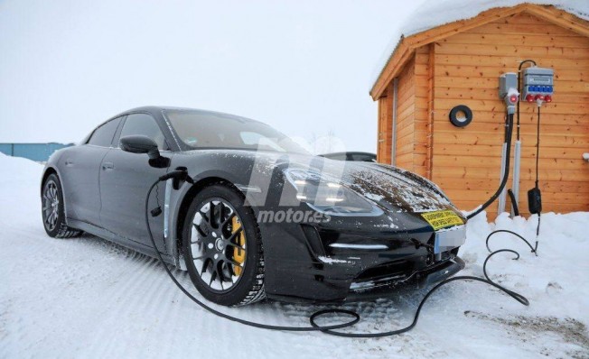 Porsche Taycan - foto espía Porsche Taycan - foto espía