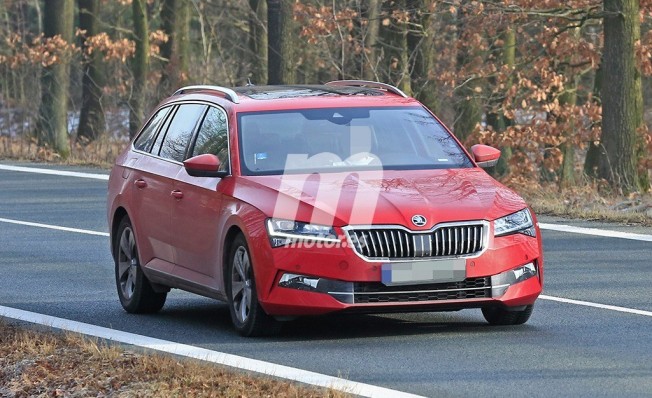 Skoda Superb Combi 2020 - foto espía Skoda Superb Combi 2020 - foto espía