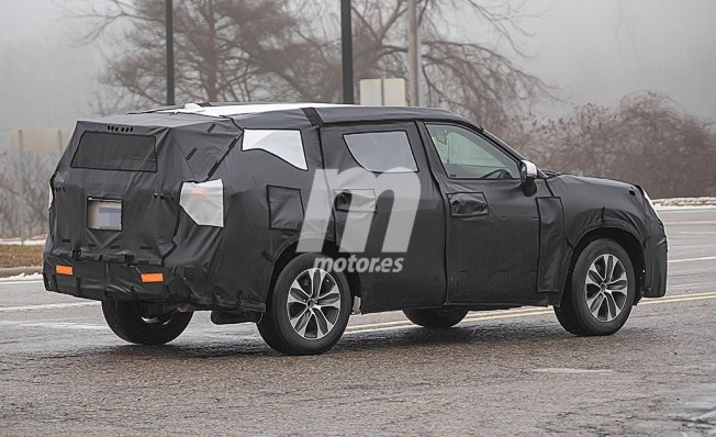 Toyota Highlander 2020 - foto espía posterior Toyota Highlander 2020 - foto espía posterior