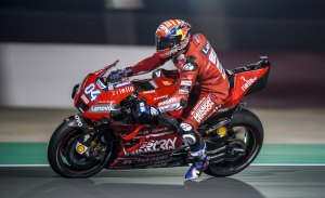 Dovizioso puede con Márquez para ganar el GP de Qatar de MotoGP