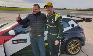 Ricciardo prueba el Renault Megane RS TCR en Bedford